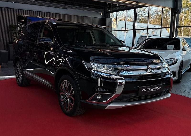 Begagnad Mitsubishi Outlander Plus 150 HK (110 kW) 2015 Svart SUV