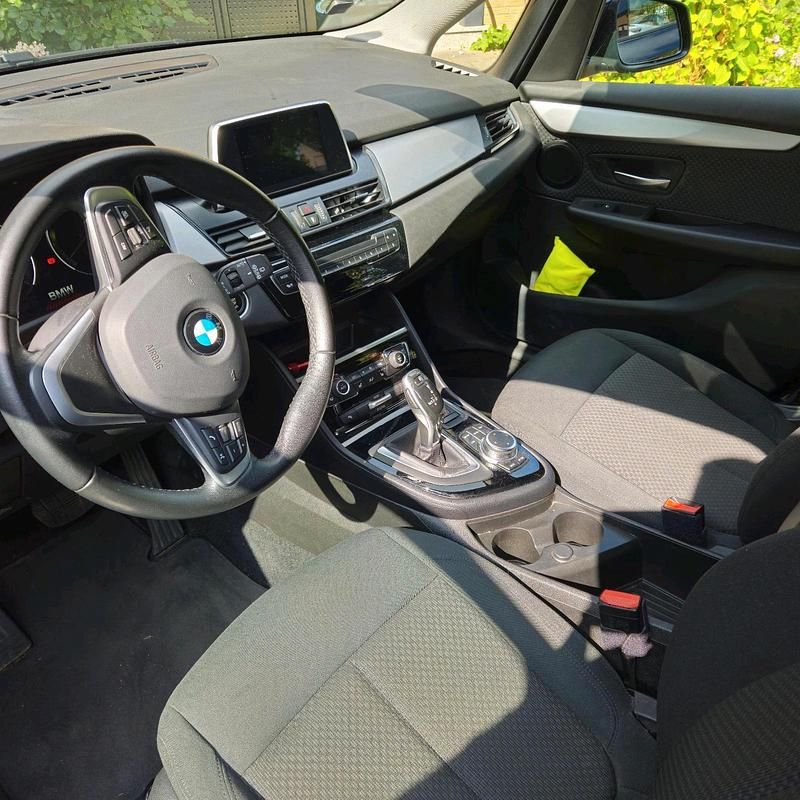 Gebraucht BMW 218 Advantage 140 PS (102 kW) 2022 Schwarz Kombi