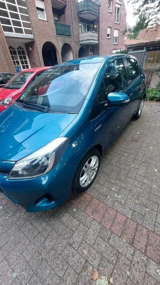 Gebraucht Toyota Yaris Hybrid 74 PS (54 kW) 2012 Blau Kleinwagen