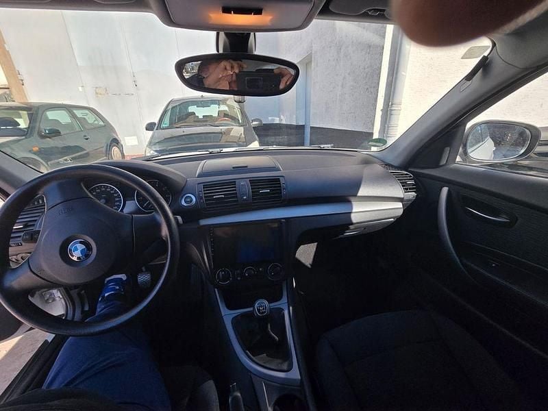 Gebraucht BMW 116 122 PS (89 kW) 2011 Weiß Kleinwagen