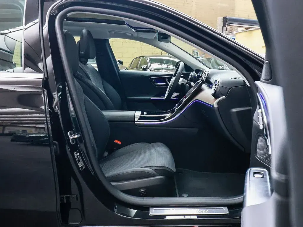 Gebraucht Mercedes C300e Advanced Plus 313 PS (230 kW) 2025 Schwarz / obsidianschwarz Kombi