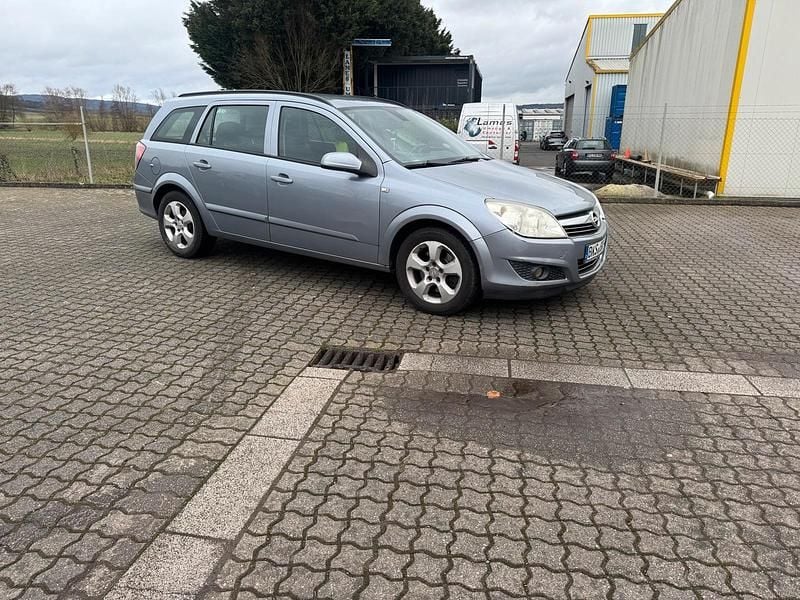 Gebraucht Opel Astra 101 PS (74 kW) 2007 Grau Kombi