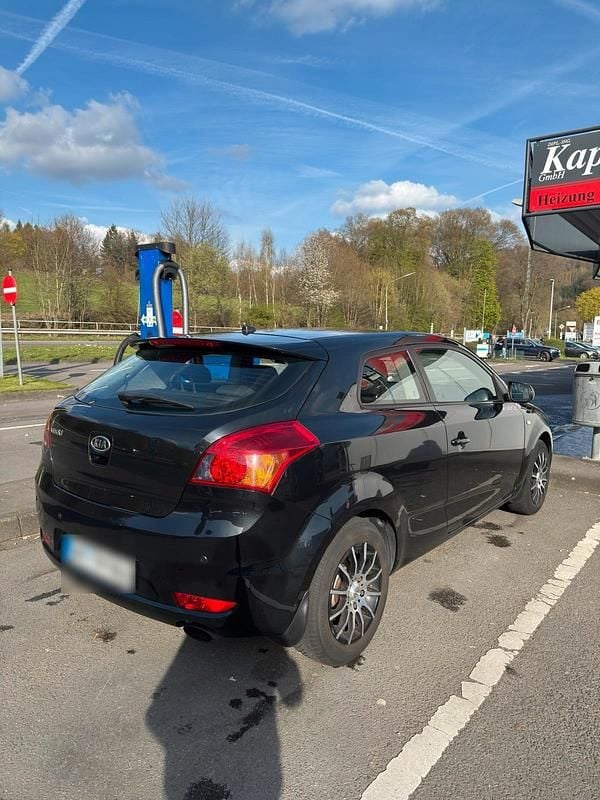 Gebraucht Kia ProCeed 90 PS (66 kW) 2010 Schwarz Kleinwagen