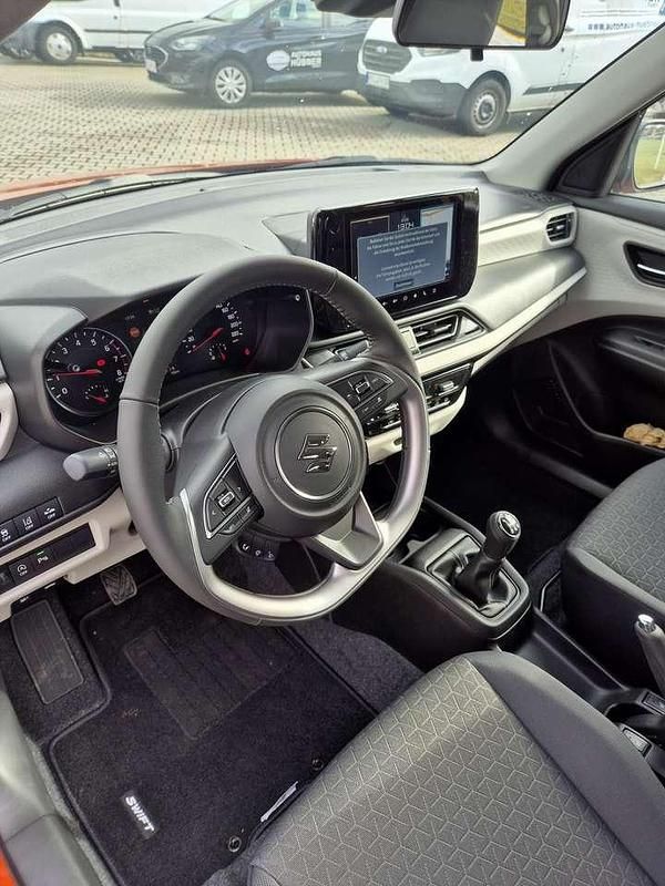 Neu Suzuki Swift 83 PS (61 kW) 2025 Flameorangepearlmetallic Kleinwagen