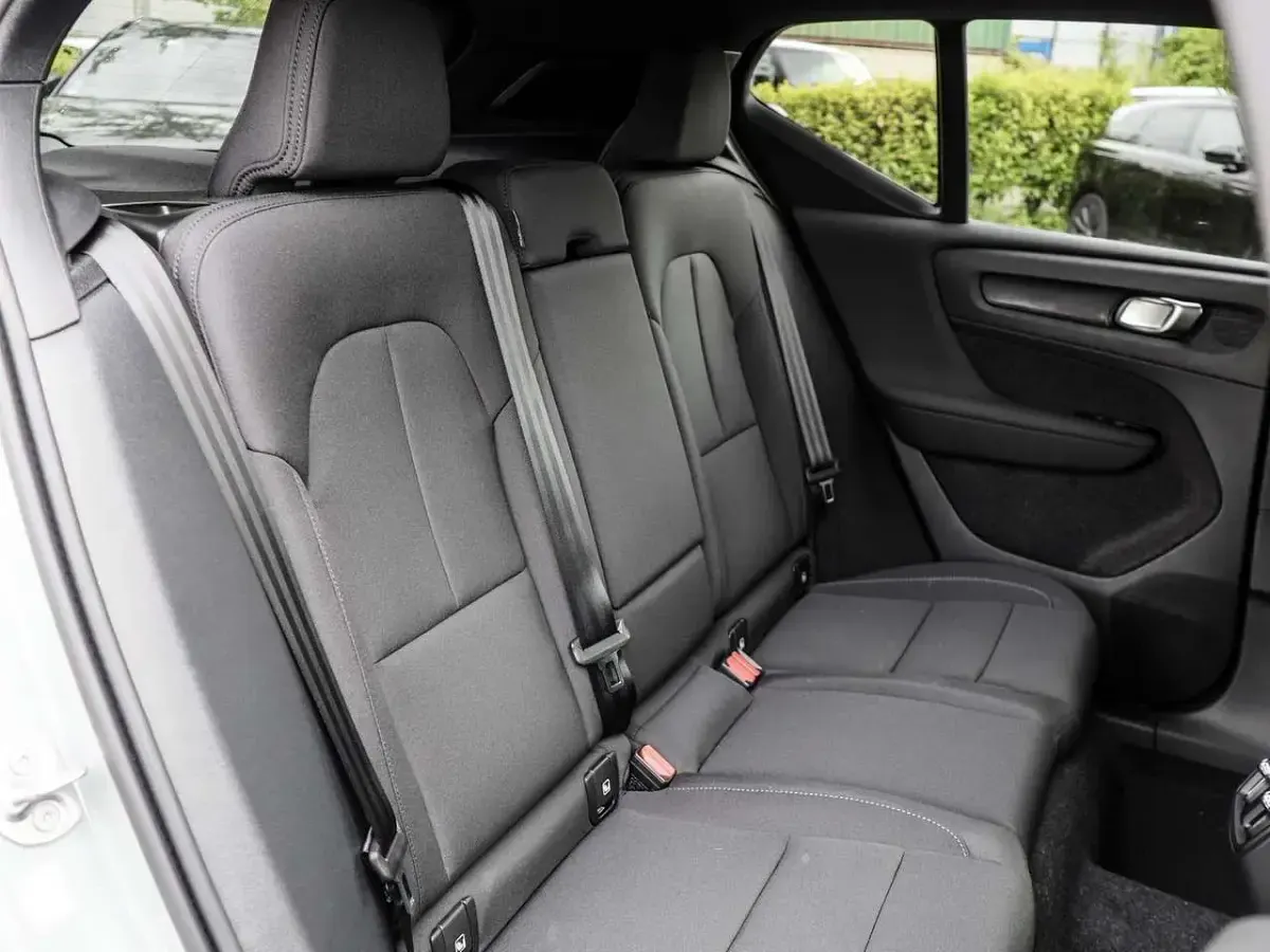 Gebraucht Volvo EX40 Plus 185 kW (252 PS) 2026 Vapour grey / metallic SUV