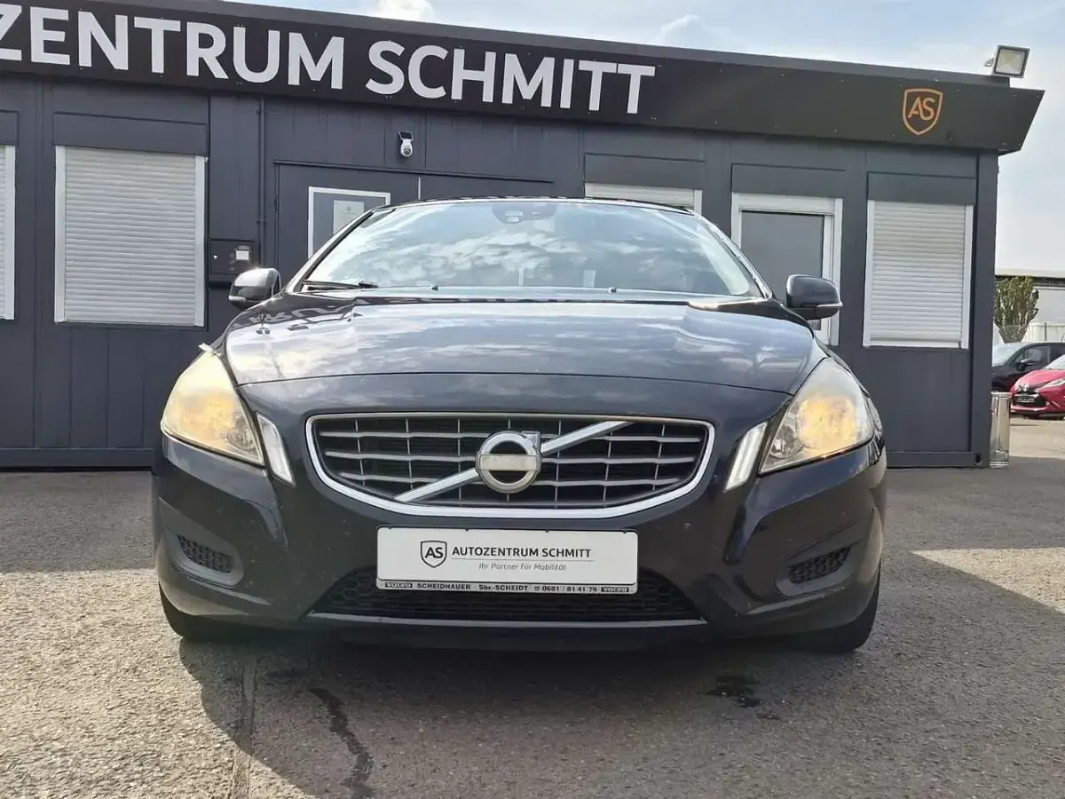 Gebraucht Volvo V60 Momentum 163 PS (119 kW) 2012 Schwarz Kombi
