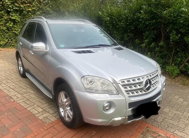 Silber Gebraucht 2011 Mercedes ML350 AMG SUV | 9.999 € (Superpreis) - Bild 1/4
