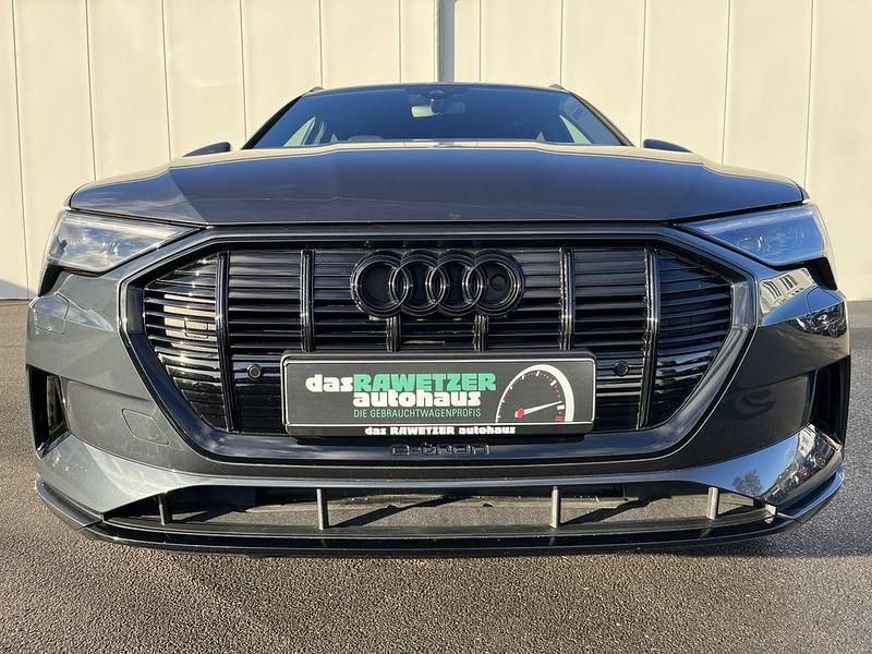 Gebraucht Audi e-tron Advanced Plus 300 kW (408 PS) 2022 Manhattangrau SUV
