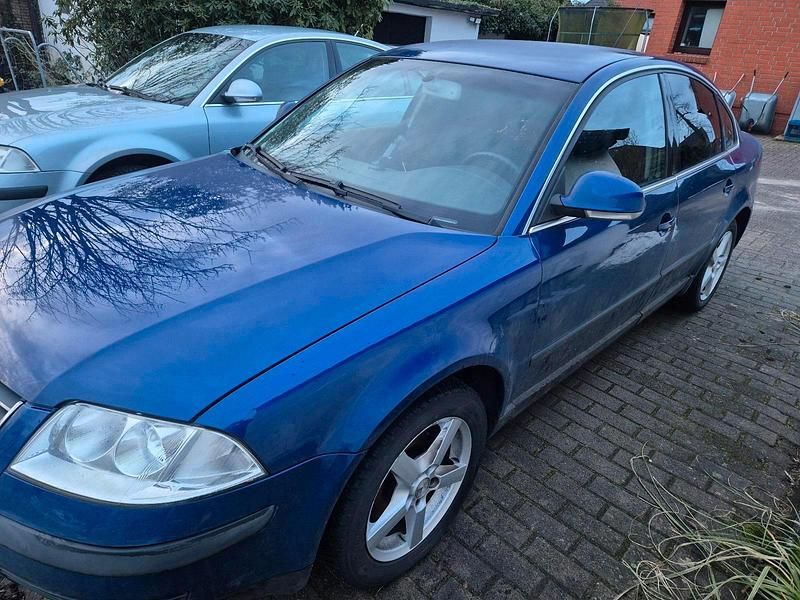 Gebraucht VW Passat 131 PS (96 kW) 2004 Blau Limousine