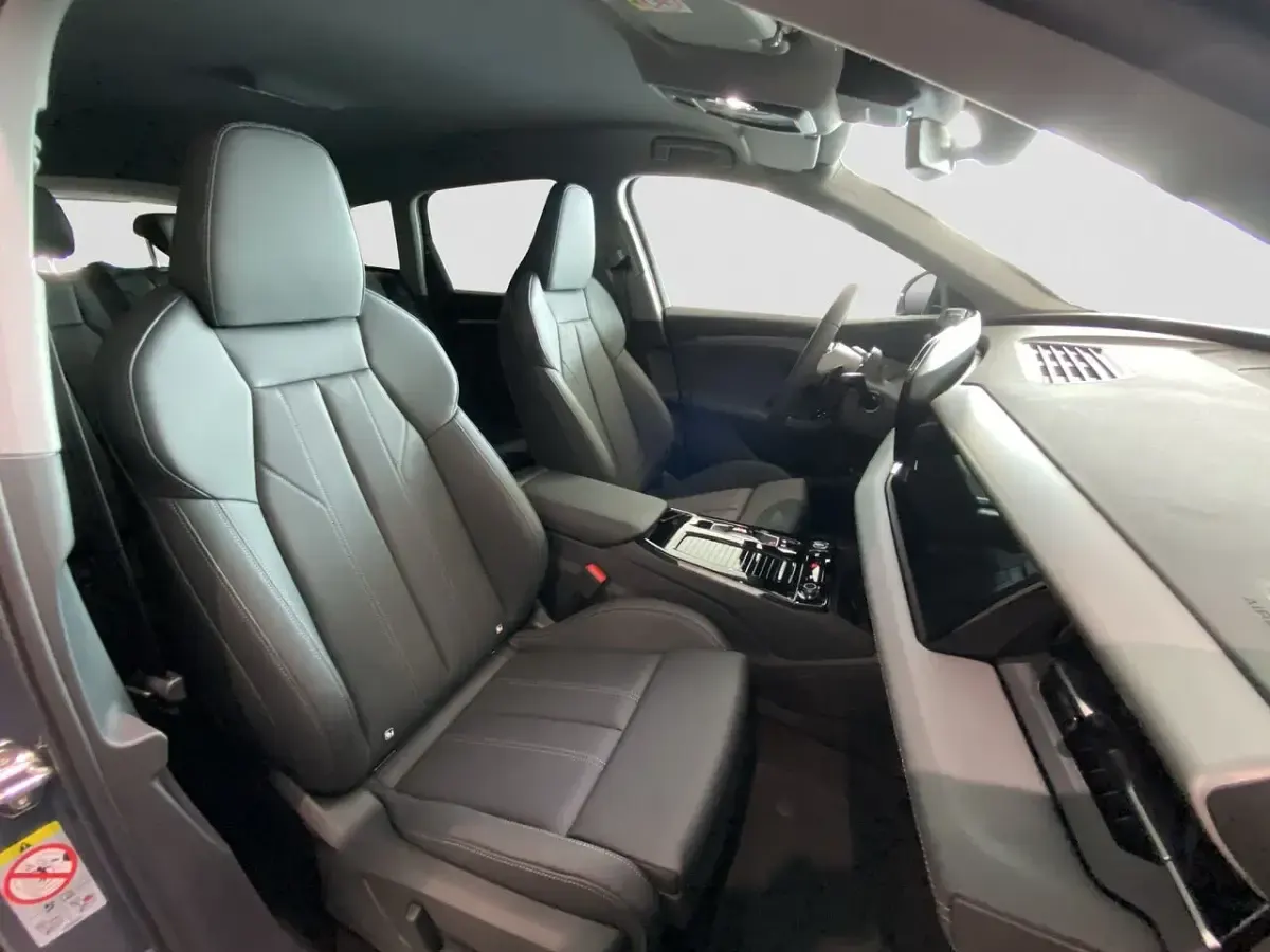 Neu Audi Q6 e-tron Ambiente 225 kW (306 PS) 2026 Magnetgrau SUV
