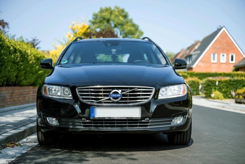 Schwarz Gebraucht 2016 Volvo V70 Kinetic Kombi | 9.750 € (Fairer Preis) - Bild 1/4