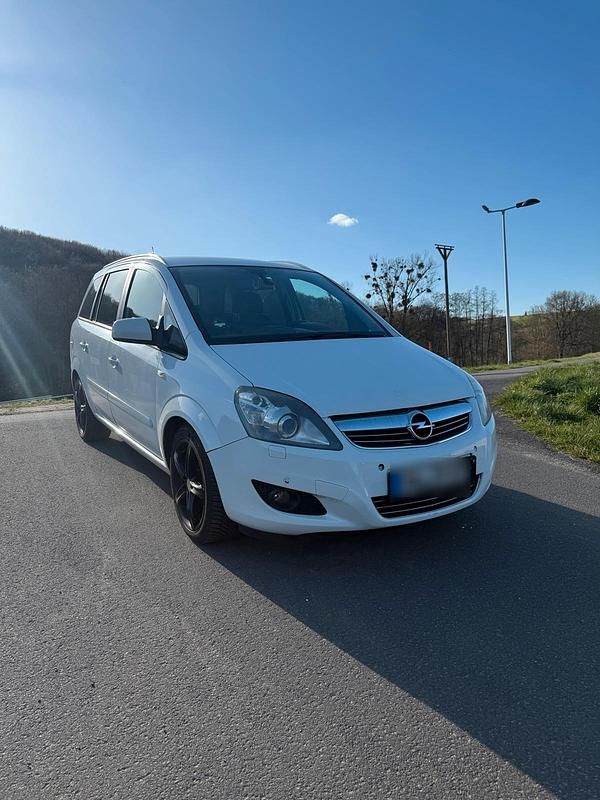 Gebraucht Opel Zafira 125 PS (91 kW) 2010 Weiß Van / Kleinbus