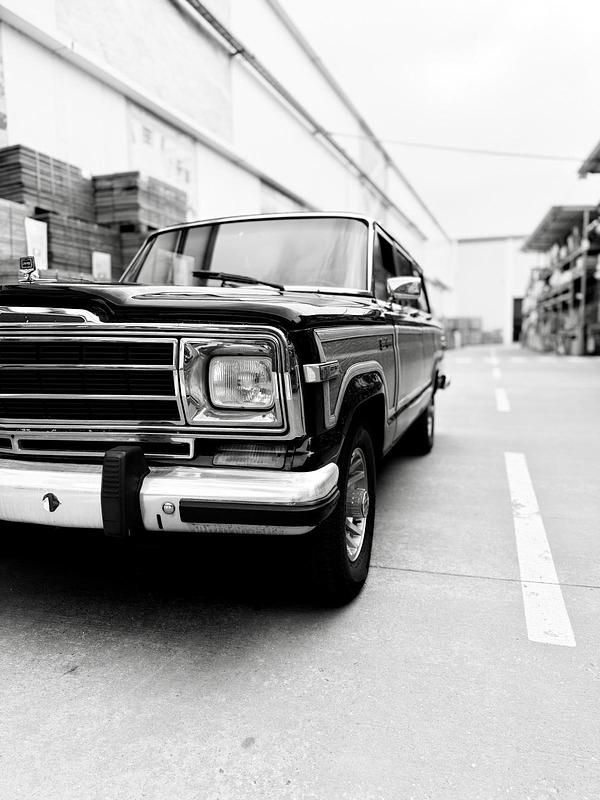 Schwarz Gebraucht 1988 Jeep Wagoneer SUV | 29.900 € - Bild 1/4