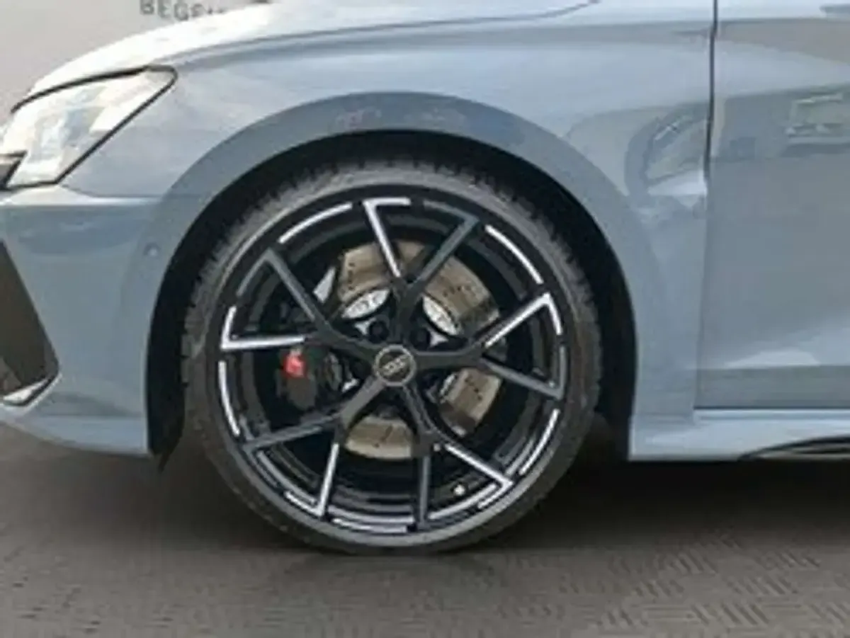 Gebraucht Audi RS3 Sport 400 PS (294 kW) 2026 Grau Limousine