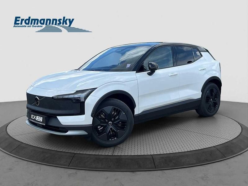 Crystal white (weiß) Gebraucht 2025 Volvo EX30 CC Performance SUV | 52.930 € (Teuer) - Bild 1/4