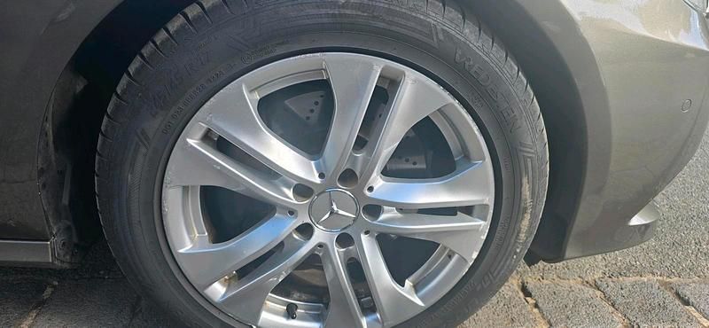 Grau Gebraucht 2010 Mercedes E350 Kombi | 9.700 € (Fairer Preis) - Bild 1/4