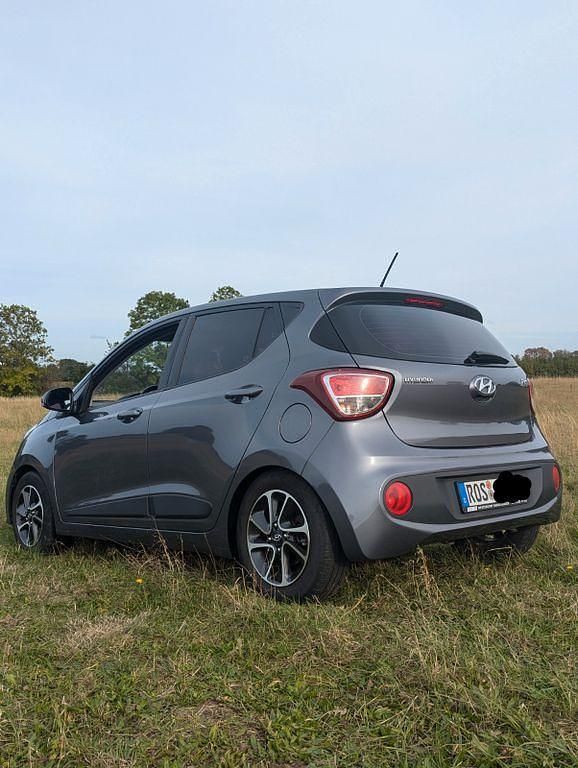 Gebraucht Hyundai i10 Passion Plus 87 PS (63 kW) 2018 Grau Kleinwagen
