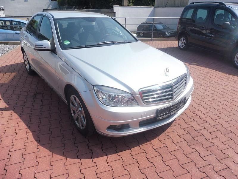 Gebraucht Mercedes C180 156 PS (114 kW) 2010 Silber Limousine
