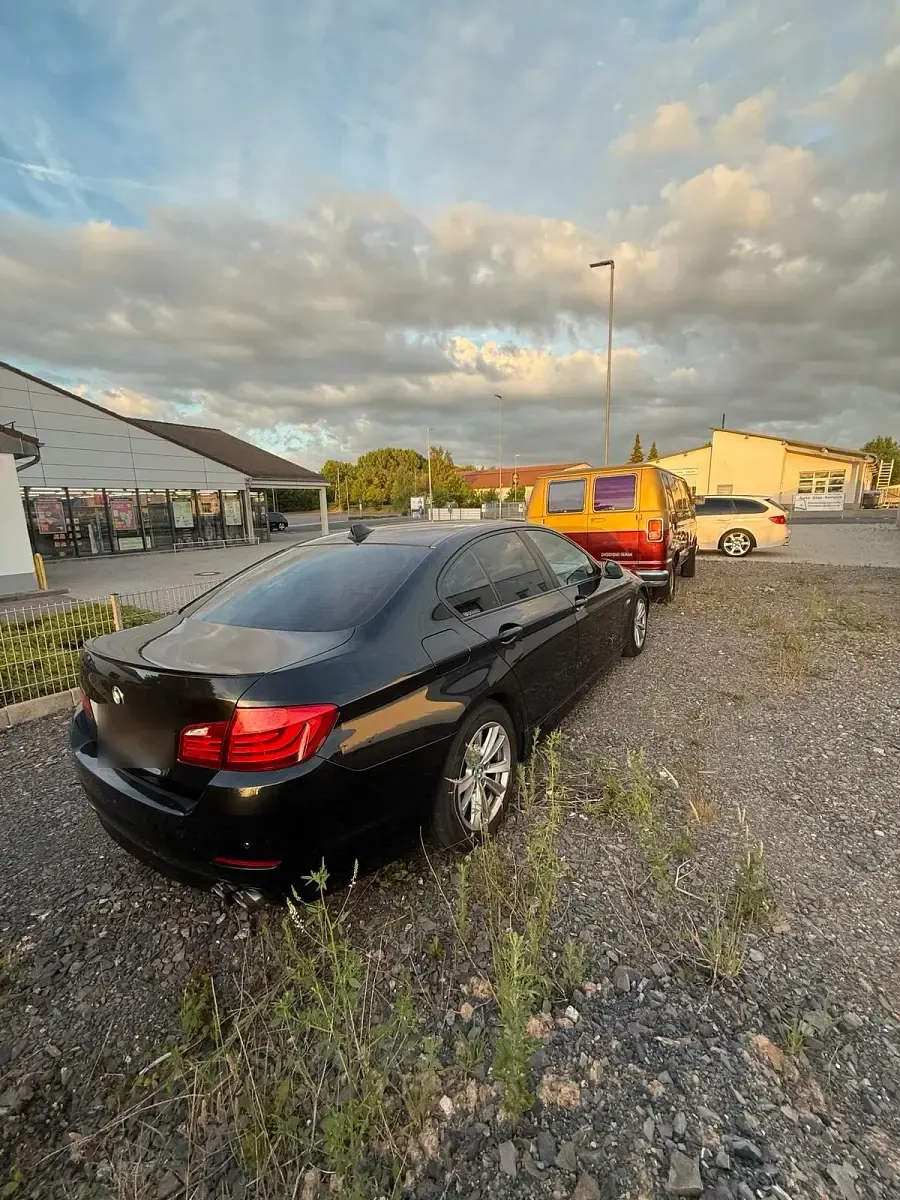 Gebraucht BMW 523 204 PS (150 kW) 2011 Schwarz Limousine