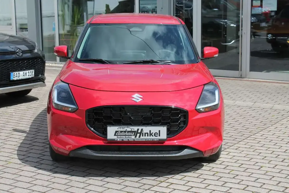 Neu Suzuki Swift Comfort+ 83 PS (61 kW) 2025 Rot Kleinwagen