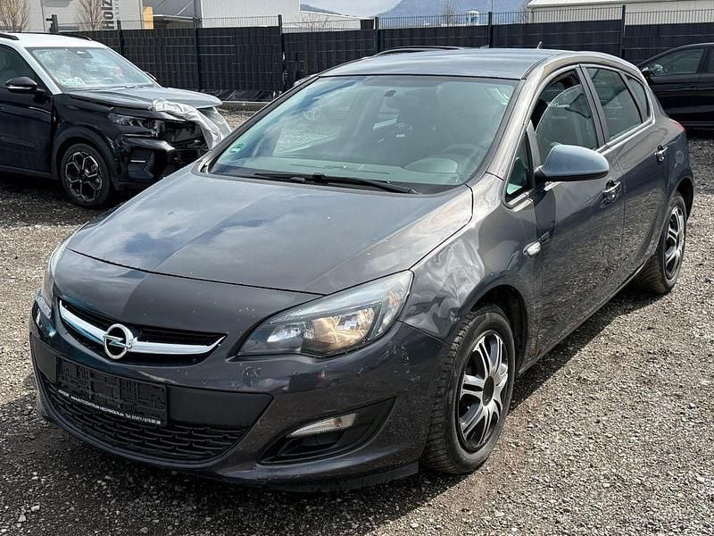 Gebraucht Opel Astra Selection 140 PS (102 kW) 2014 Grau Limousine