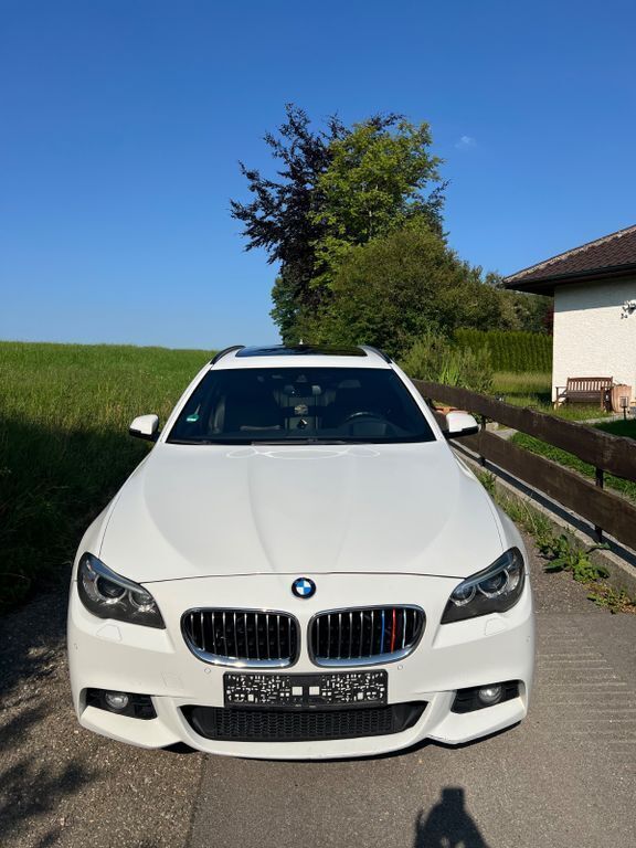 Weiß Gebraucht 2017 BMW 520 M Sport Kombi | 20.500 € (Fairer Preis) - Bild 1/4