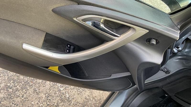 Gebraucht Opel Astra 105 PS (77 kW) 2011 Silber Kombi