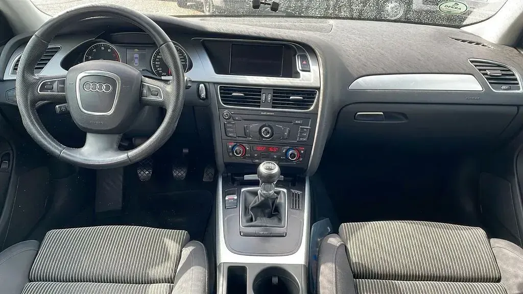 Używany Audi A4 Ambition 160 KM (117 kW) 2009 Biały Sedan/Limuzyna
