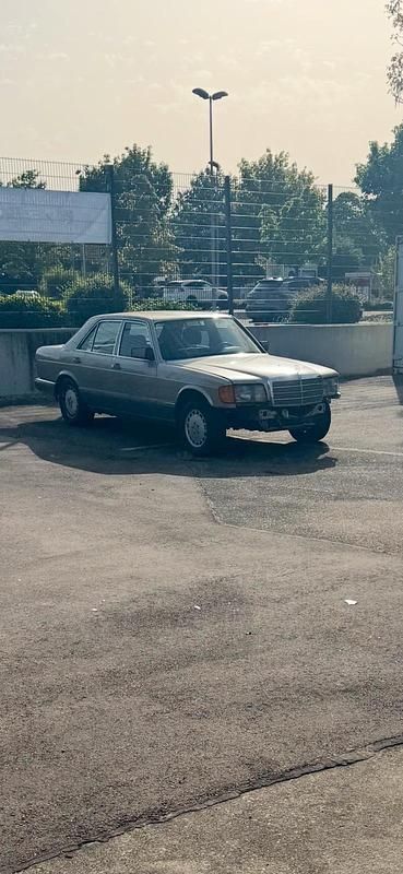 Braun Gebraucht 1987 Mercedes 420 SE Limousine | 7.900 € - Bild 1/4