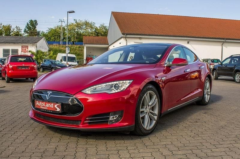 Second-hand Tesla Model S Performance 350 kW (476 CP) 2014 Roșu Hatchback