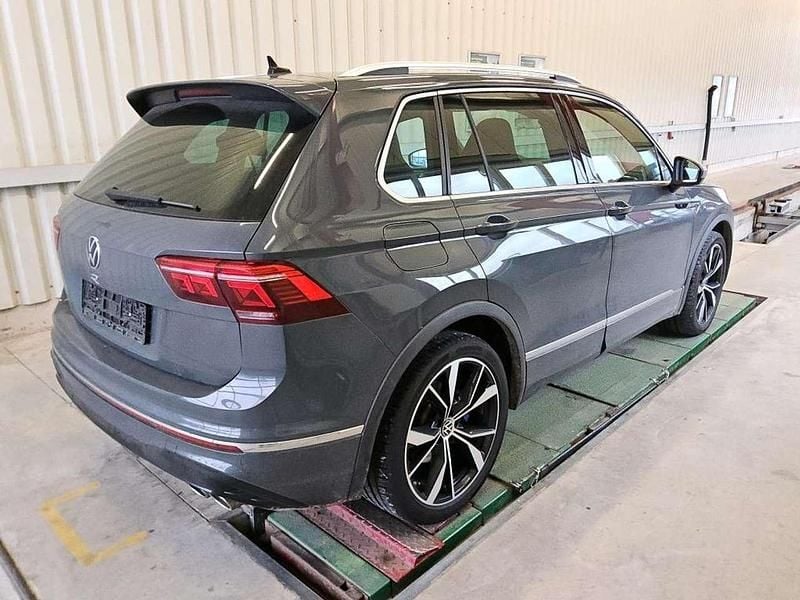 Gebraucht VW Tiguan R 320 PS (235 kW) 2023 Delfingrau metallic (metallic) SUV