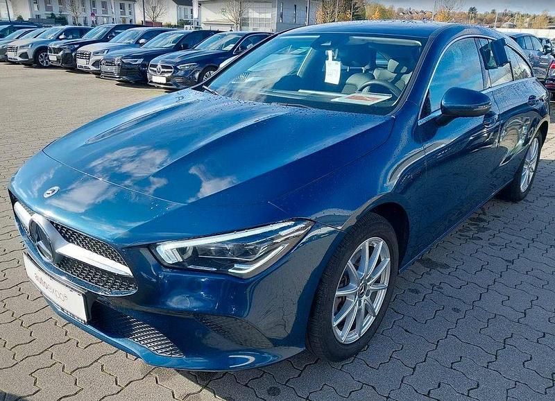 Blau Gebraucht 2021 Mercedes CLA250e Shooting Brake Kombi | 18.450 € (Guter Preis) - Bild 1/4
