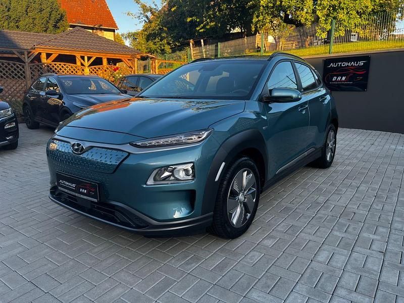 Ceramic blue Gebraucht 2020 Hyundai Kona Trend SUV | 19.990 € (Fairer Preis) - Bild 1/4