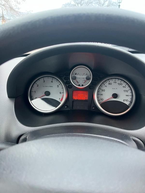 Gebraucht Peugeot 206+ 75 PS (55 kW) 2010 Schwarz Kleinwagen