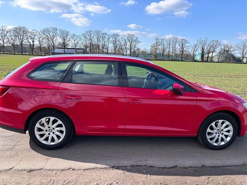 Gebraucht Seat Leon ST 105 PS (77 kW) 2015 Rot Kombi