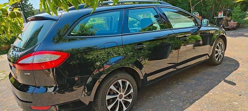 Gebraucht Ford Mondeo 140 PS (102 kW) 2010 Schwarz Limousine