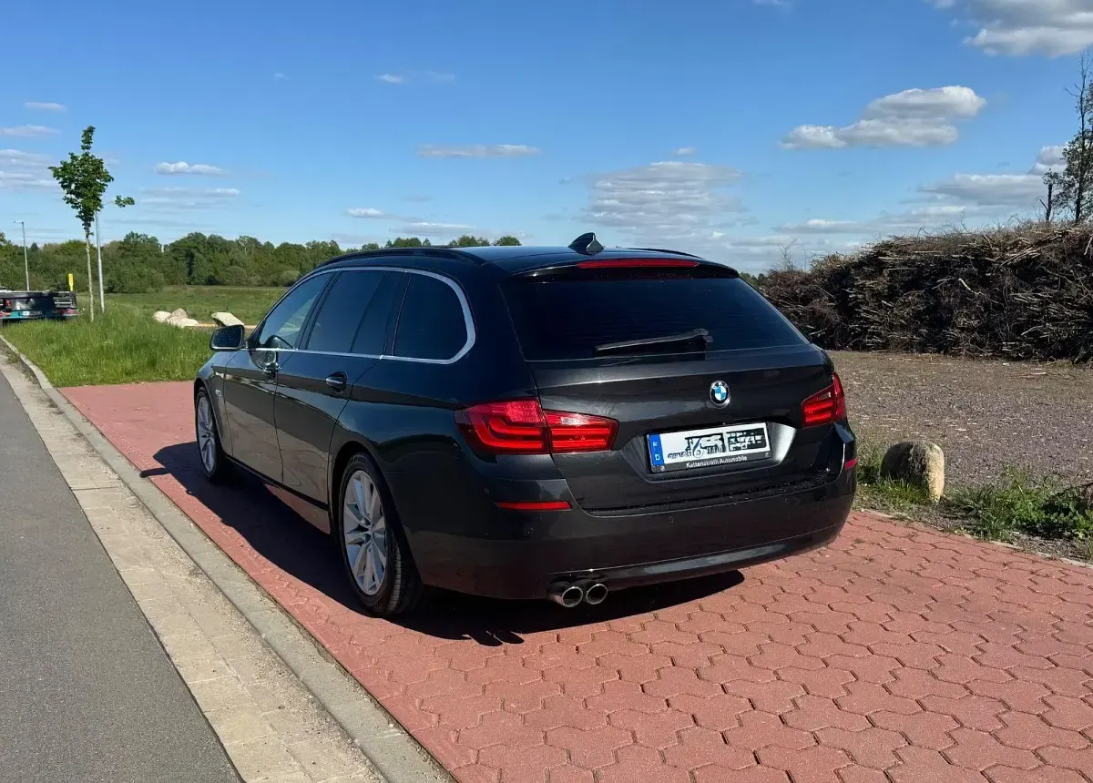 Gebraucht BMW 530 258 PS (189 kW) 2012 Schwarz Kombi