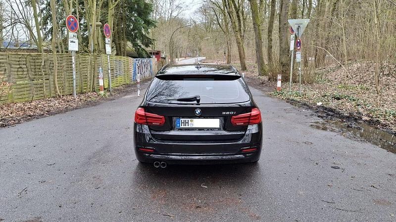 Gebraucht BMW 320 Advantage 184 PS (135 kW) 2018 Schwarz Kombi