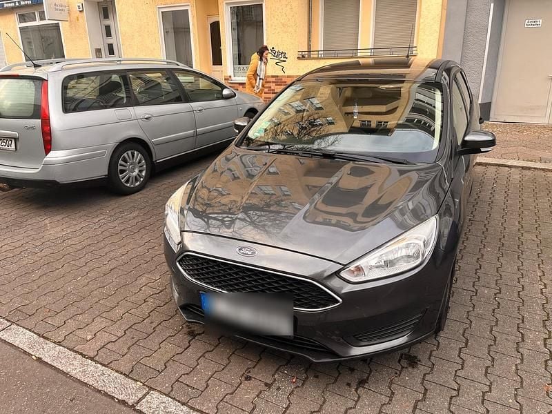 Grau Gebraucht 2017 Ford Focus Kombi | 6.500 € (Superpreis) - Bild 1/4