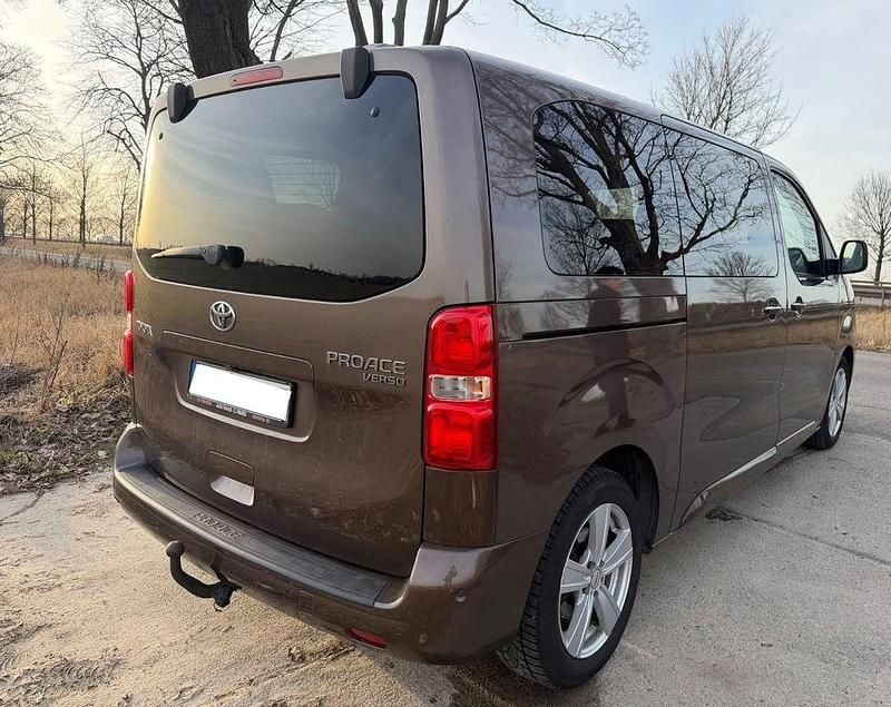 Gebraucht Toyota Proace 177 PS (130 kW) 2017 Braun Van / Kleinbus