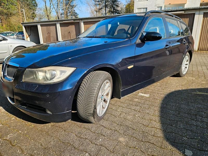 Gebraucht BMW 320 177 PS (130 kW) 2008 Blau Kombi