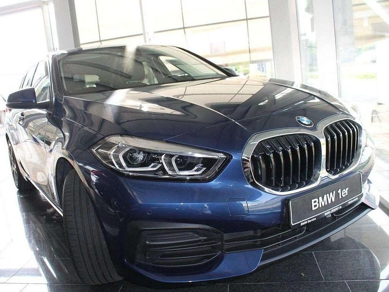 Phytonicblau Gebraucht 2022 BMW 118 Advantage Kleinwagen | 26.880 € (Teuer) - Bild 1/4