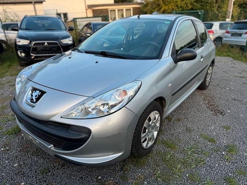 Grau Gebraucht 2011 Peugeot 206 Limousine | 1.799 € (Fairer Preis) - Bild 1/4