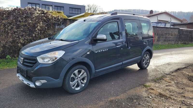 Grau "comete" Gebraucht 2015 Dacia Dokker Stepway Van | 3.699 € - Bild 1/4
