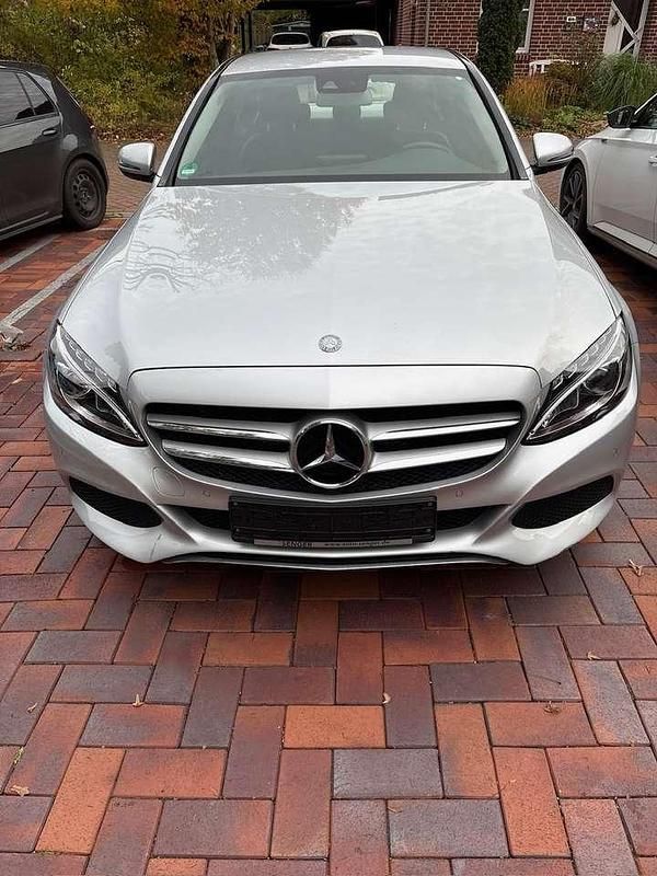 Gebraucht Mercedes C180 Avantgarde 156 PS (114 kW) 2016 Silber Limousine
