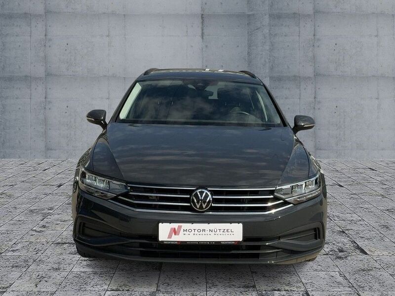Gebraucht VW Passat Basis 150 PS (110 kW) 2021 Grau Kombi