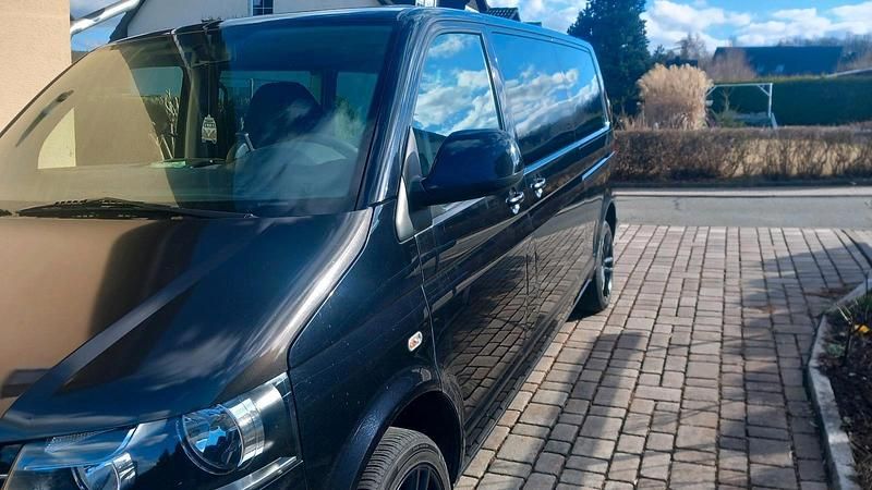 Second-hand VW Caravelle 140 CP (102 kW) 2012 Negru Van