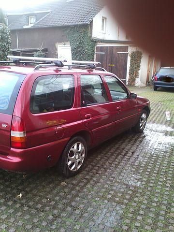 Gebraucht Ford Escort Ghia 90 PS (66 kW) 1997 Rot metallic Kombi