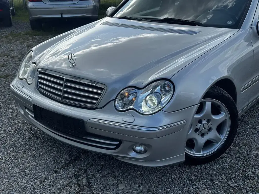 Gebraucht Mercedes C220 Elegance 150 PS (110 kW) 2005 Silber Limousine