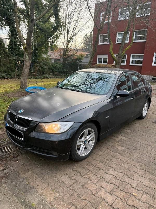 Schwarz Gebraucht 2005 BMW 320 Limousine | 1.490 € (Superpreis) - Bild 1/4